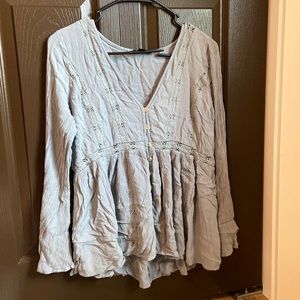 Womens American Eagle pretty blue top!